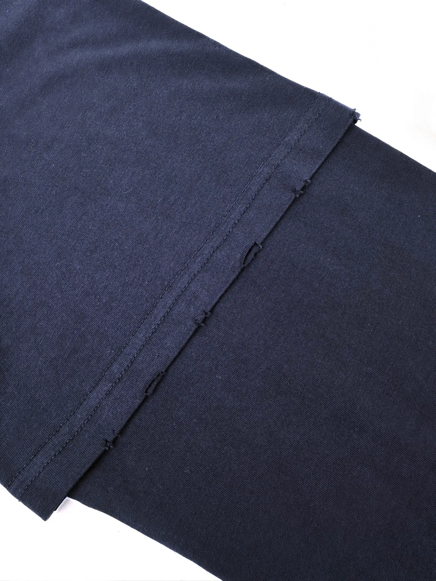 Acne Studio fake two-piece long sleeves with distressed logo, custom-made Arashi weft-ordered plain cotton, delicate and soft, warm and skin-friendly, indigo green covering the body, matte low-saturation tones, spreading the unique cool and relaxed charm of Retro deconstruction, neat round neck, simple and restrained, layered structure to create fake two-piece layers, the three-dimensional look of short sleeves stacked on long sleeves is naturally revealed in silence. The chest is embellished with the seasonal denim-style rivet logo. The Retro imprint is dimly deposited on the fabric. The body is staggered with frayed holes and stretches casually. The original texture of the deconstructed fabric. The loose shoulder silhouette is relaxed and relaxed. The cool and deconstructed Nordic aesthetics are integrated into daily clothing. The avant-garde quiet luxury style of alienation and restraint is demonstrated. Process 1: Using glue printing. The chest printing has been revised three times with the film screen. Use glue liquid paint to print the pattern on the fabric. Bake the fabric to fix the printing pattern. Process 2: Many parts of the body of the garment are worn by pure artificial regular positioning and manual brushing to add texture and depth to the surface of the garment to imitate the texture of natural wear and tear. Process 3: The fabrics are fermented and washed for a better hand feel. Not easy to deform, not easy to shrink, not easy to fade, and maintain long-term beauty. Accessories: Customized 1:1 Acne trademark. Version: Loose version. Size: S M L XL. Style number: CC 7031.